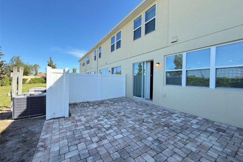 Townhouse in Kissimmee, Florida 4 bedrooms, 153.2 sq.m. № 2398855 - photo 24