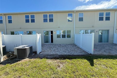 Townhouse in Kissimmee, Florida 4 bedrooms, 153.2 sq.m. № 2398855 - photo 25