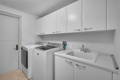 Copropriété à vendre à Aventura, Floride: 4 chambres, 308.44 m2 № 2085883 - photo 9