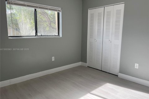Купить кондоминиум в Пемброк-Пайнс, Флорида 2 спальни, 94.39м2, № 1990617 - фото 18