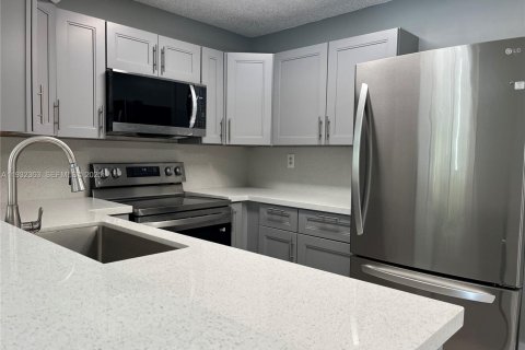 Купить кондоминиум в Пемброк-Пайнс, Флорида 2 спальни, 94.39м2, № 1990617 - фото 5