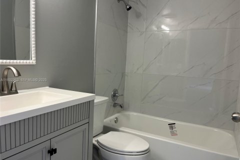 Купить кондоминиум в Пемброк-Пайнс, Флорида 2 спальни, 94.39м2, № 1990617 - фото 21