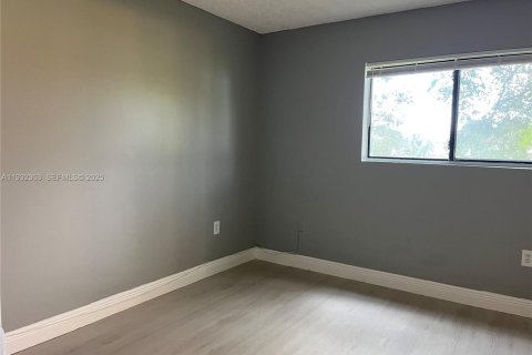 Купить кондоминиум в Пемброк-Пайнс, Флорида 2 спальни, 94.39м2, № 1990617 - фото 12