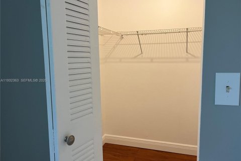 Купить кондоминиум в Пемброк-Пайнс, Флорида 2 спальни, 94.39м2, № 1990617 - фото 13