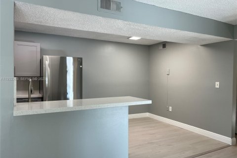 Купить кондоминиум в Пемброк-Пайнс, Флорида 2 спальни, 94.39м2, № 1990617 - фото 6