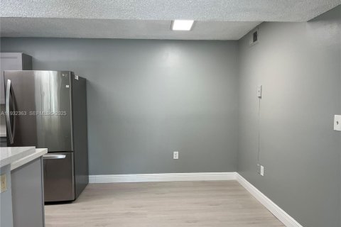 Купить кондоминиум в Пемброк-Пайнс, Флорида 2 спальни, 94.39м2, № 1990617 - фото 7