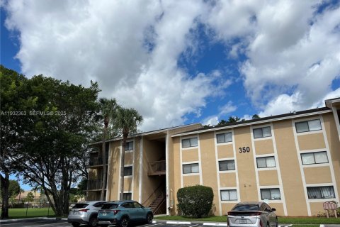 Купить кондоминиум в Пемброк-Пайнс, Флорида 2 спальни, 94.39м2, № 1990617 - фото 2