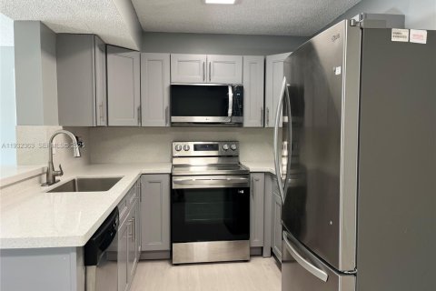 Купить кондоминиум в Пемброк-Пайнс, Флорида 2 спальни, 94.39м2, № 1990617 - фото 4