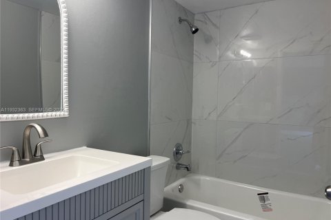 Купить кондоминиум в Пемброк-Пайнс, Флорида 2 спальни, 94.39м2, № 1990617 - фото 19