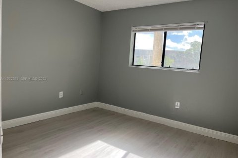 Купить кондоминиум в Пемброк-Пайнс, Флорида 2 спальни, 94.39м2, № 1990617 - фото 16