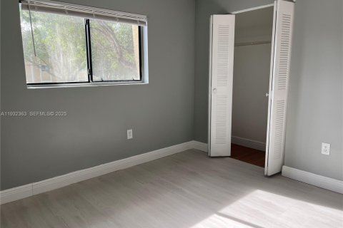 Купить кондоминиум в Пемброк-Пайнс, Флорида 2 спальни, 94.39м2, № 1990617 - фото 17