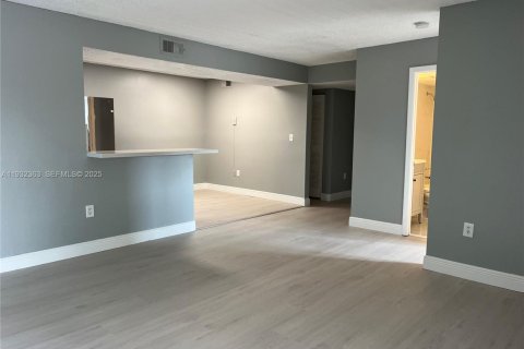 Купить кондоминиум в Пемброк-Пайнс, Флорида 2 спальни, 94.39м2, № 1990617 - фото 10