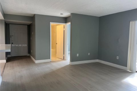 Купить кондоминиум в Пемброк-Пайнс, Флорида 2 спальни, 94.39м2, № 1990617 - фото 8