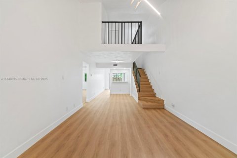 Townhouse in Miami, Florida 3 bedrooms, 141.68 sq.m. № 1872097 - photo 5
