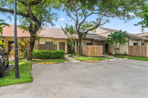 Townhouse in Miami, Florida 3 bedrooms, 141.68 sq.m. № 1872097 - photo 1