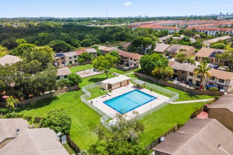 Townhouse in Miami, Florida 3 bedrooms, 141.68 sq.m. № 1872097 - photo 26
