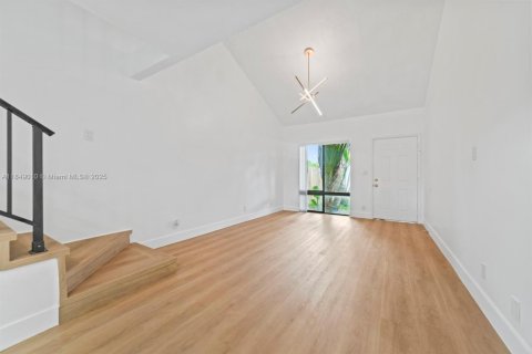Townhouse in Miami, Florida 3 bedrooms, 141.68 sq.m. № 1872097 - photo 2