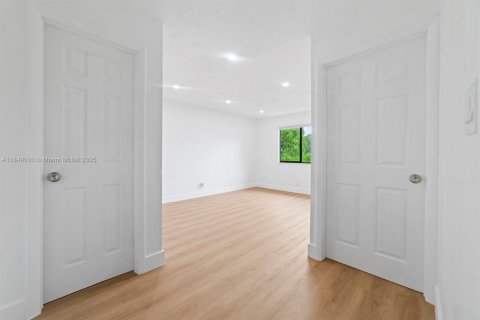 Townhouse in Miami, Florida 3 bedrooms, 141.68 sq.m. № 1872097 - photo 19