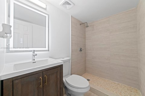 Townhouse in Miami, Florida 3 bedrooms, 141.68 sq.m. № 1872097 - photo 21
