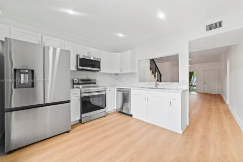 Townhouse in Miami, Florida 3 bedrooms, 141.68 sq.m. № 1872097 - photo 8