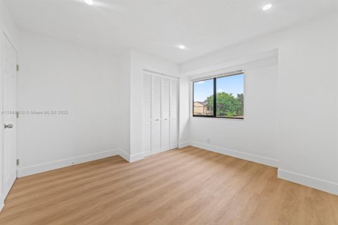 Townhouse in Miami, Florida 3 bedrooms, 141.68 sq.m. № 1872097 - photo 23