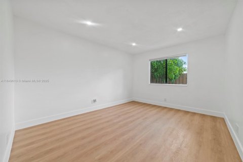 Townhouse in Miami, Florida 3 bedrooms, 141.68 sq.m. № 1872097 - photo 17