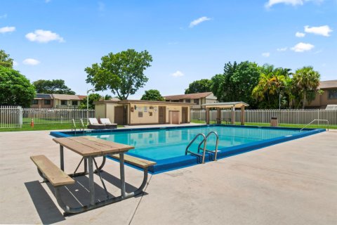Townhouse in Miami, Florida 3 bedrooms, 141.68 sq.m. № 1872097 - photo 27