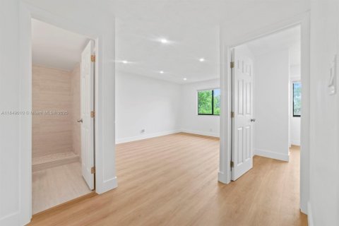 Townhouse in Miami, Florida 3 bedrooms, 141.68 sq.m. № 1872097 - photo 20