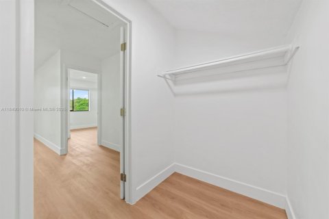 Townhouse in Miami, Florida 3 bedrooms, 141.68 sq.m. № 1872097 - photo 25