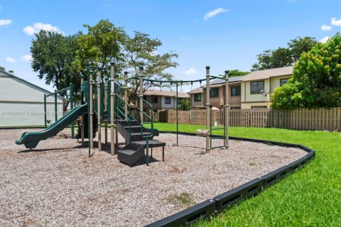 Townhouse in Miami, Florida 3 bedrooms, 141.68 sq.m. № 1872097 - photo 29