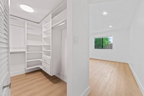 Townhouse in Miami, Florida 3 bedrooms, 141.68 sq.m. № 1872097 - photo 15