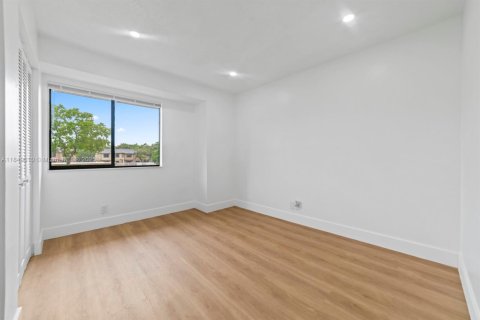 Townhouse in Miami, Florida 3 bedrooms, 141.68 sq.m. № 1872097 - photo 22