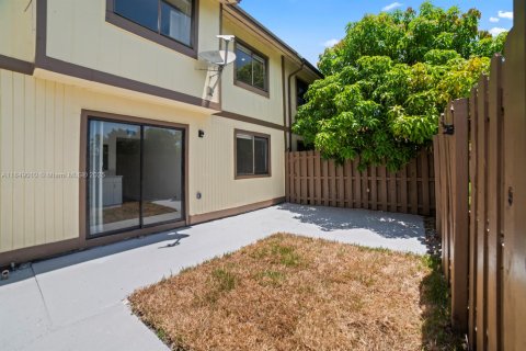 Townhouse in Miami, Florida 3 bedrooms, 141.68 sq.m. № 1872097 - photo 10