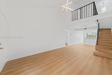 Townhouse in Miami, Florida 3 bedrooms, 141.68 sq.m. № 1872097 - photo 4