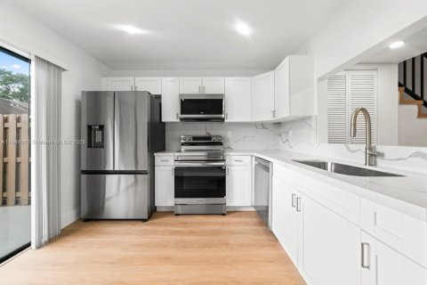 Townhouse in Miami, Florida 3 bedrooms, 141.68 sq.m. № 1872097 - photo 9