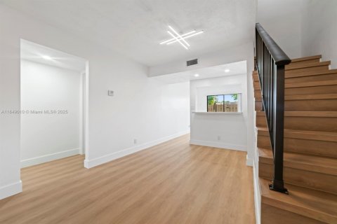 Townhouse in Miami, Florida 3 bedrooms, 141.68 sq.m. № 1872097 - photo 3