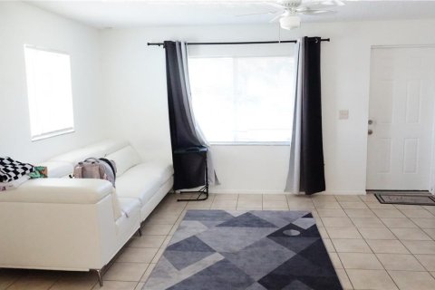 House in Lehigh Acres, Florida 2 bedrooms, 81.38 sq.m. № 2097484 - photo 5
