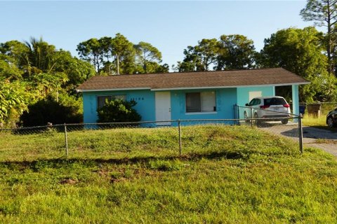 House in Lehigh Acres, Florida 2 bedrooms, 81.38 sq.m. № 2097484 - photo 2