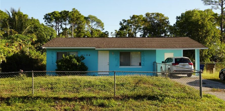 House in Lehigh Acres, Florida 2 bedrooms, 81.38 sq.m. № 2097484