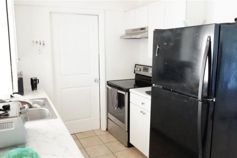 House in Lehigh Acres, Florida 2 bedrooms, 81.38 sq.m. № 2097484 - photo 9
