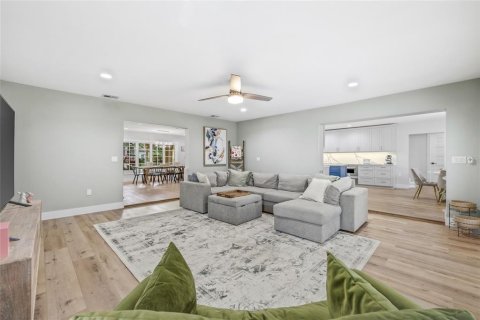 House in Tampa, Florida 4 bedrooms, 373.93 sq.m. № 1639855 - photo 22