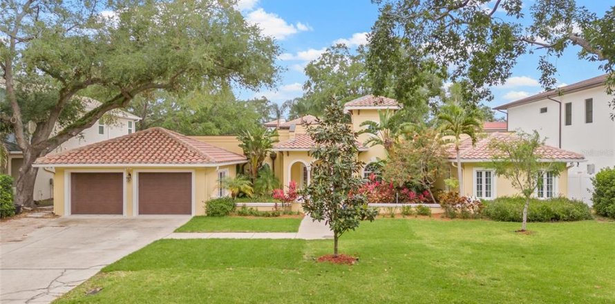 House in Tampa, Florida 4 bedrooms, 373.93 sq.m. № 1639855