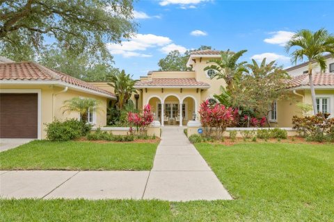 House in Tampa, Florida 4 bedrooms, 373.93 sq.m. № 1639855 - photo 2