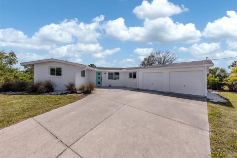 House in Osprey, Florida 2 bedrooms, 119.29 sq.m. № 2166168