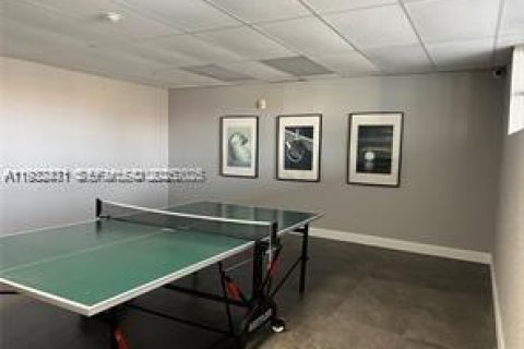 Купить кондоминиум в Халландейл-Бич, Флорида 2 спальни, 99.87м2, № 1990850 - фото 19