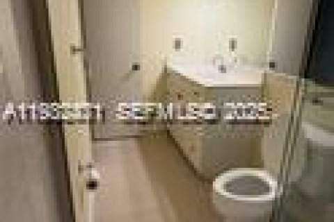 Купить кондоминиум в Халландейл-Бич, Флорида 2 спальни, 99.87м2, № 1990850 - фото 8