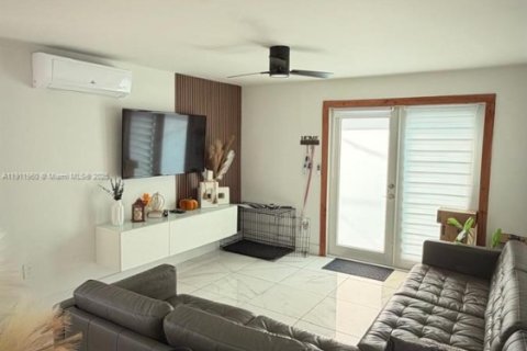 Villa ou maison à vendre à Miami, Floride: 3 chambres, 110.37 m2 № 1966806 - photo 16