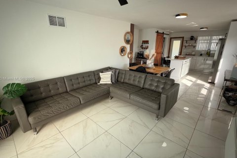 Villa ou maison à vendre à Miami, Floride: 3 chambres, 110.37 m2 № 1966806 - photo 17