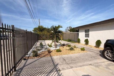 Villa ou maison à vendre à Miami, Floride: 3 chambres, 110.37 m2 № 1966806 - photo 3