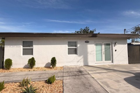 Villa ou maison à vendre à Miami, Floride: 3 chambres, 110.37 m2 № 1966806 - photo 1